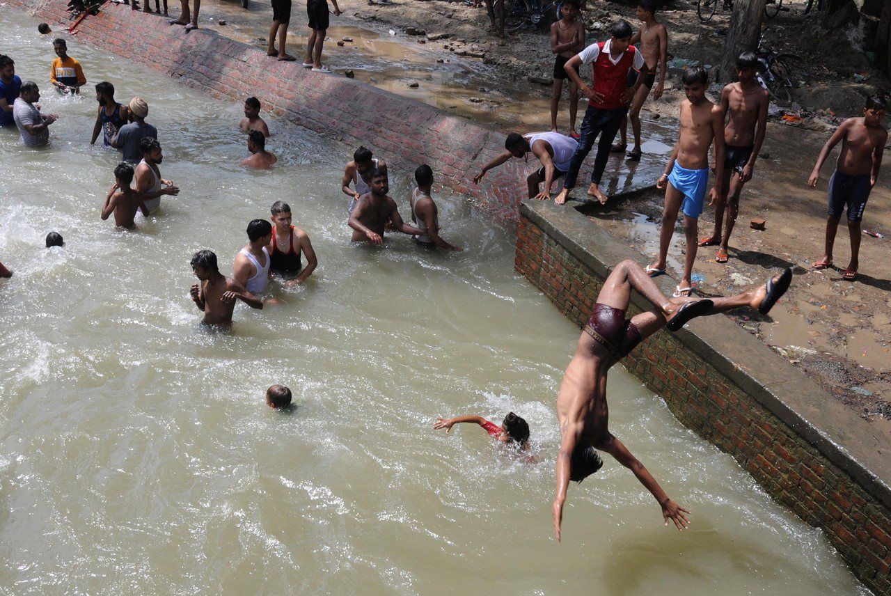 50℃熱浪逾百死，印度將不宜人居。