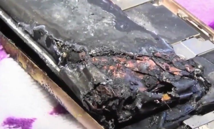日前美國加州一名11歲女童用iPhone 6看影片時，手機突然起火自燃，最後被燒成一團廢鐵。
圖擷自目擊者新聞網</a