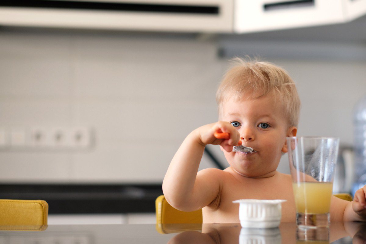 世衛組織最新研究顯示，許多廠商銷售6個月以下的嬰幼兒副食產品中不少含糖量過高，這可能影響味覺發育，使得兒童更加偏好甜味食物。示意圖／ingimage授權