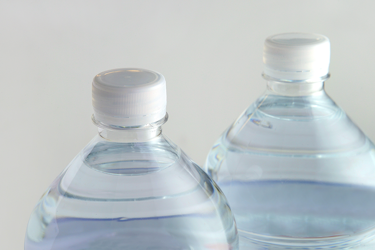 瓶裝水放高溫車內會溶出塑化劑嗎？