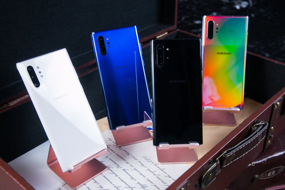 Galaxy Note10+共有星環白、星環黑、星環銀、星環藍4色。圖／台灣三星電子提供