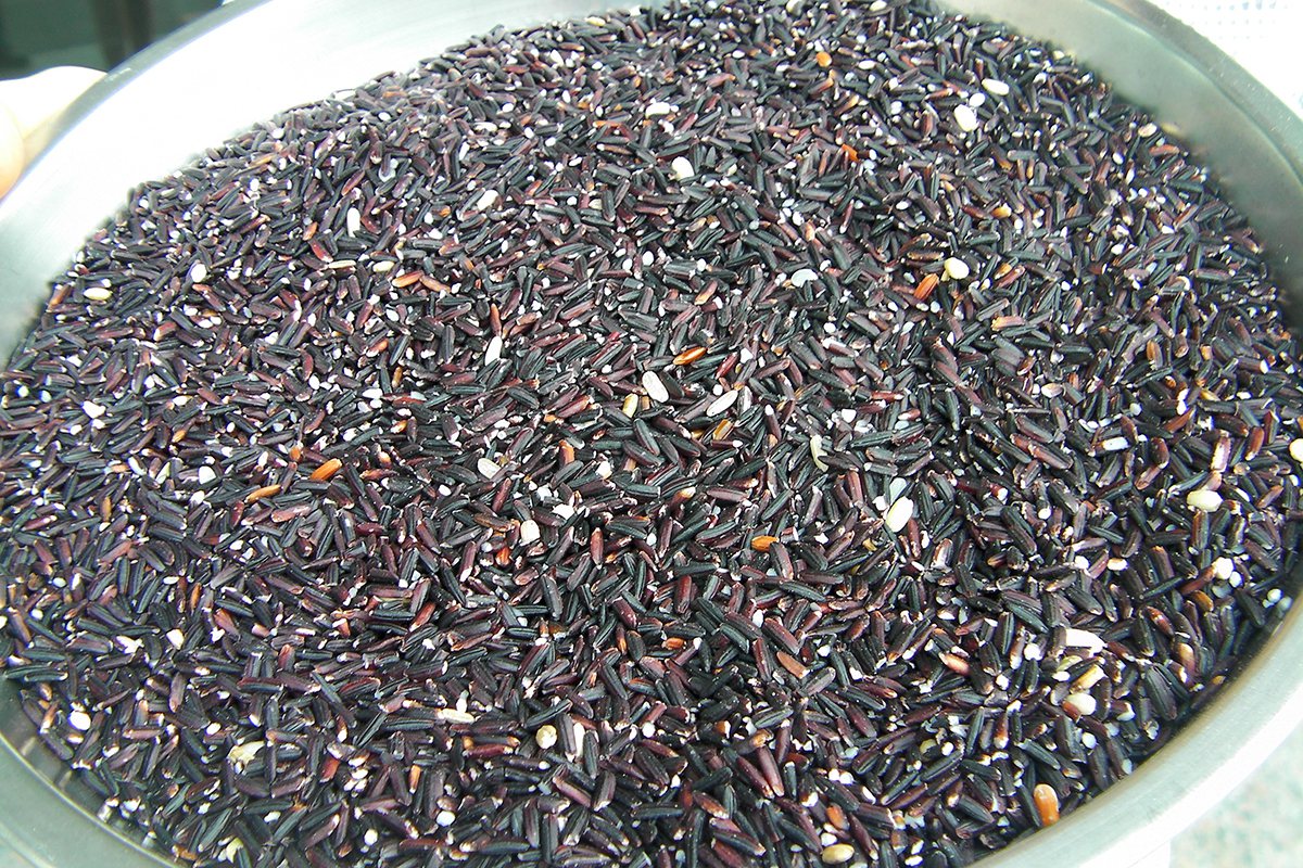 嘉義縣太保市農會與農民契作的有機認證黑糯米。