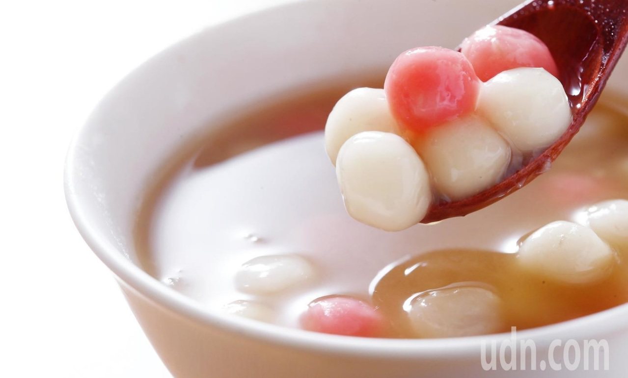冬至吃湯圓，但小心湯圓黏牙，也是蛀牙壞菌最愛的食物。本報資料照片