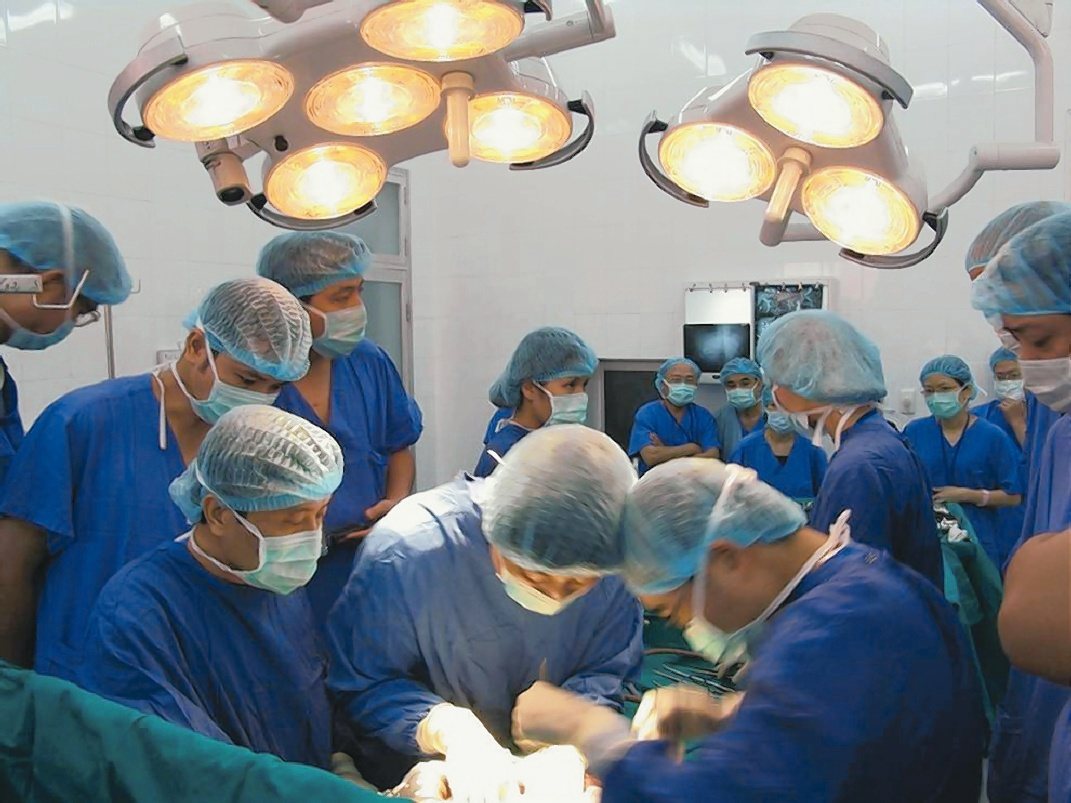 台灣每年約七千多病患等待腎臟移植，位居移植等候器官首位。