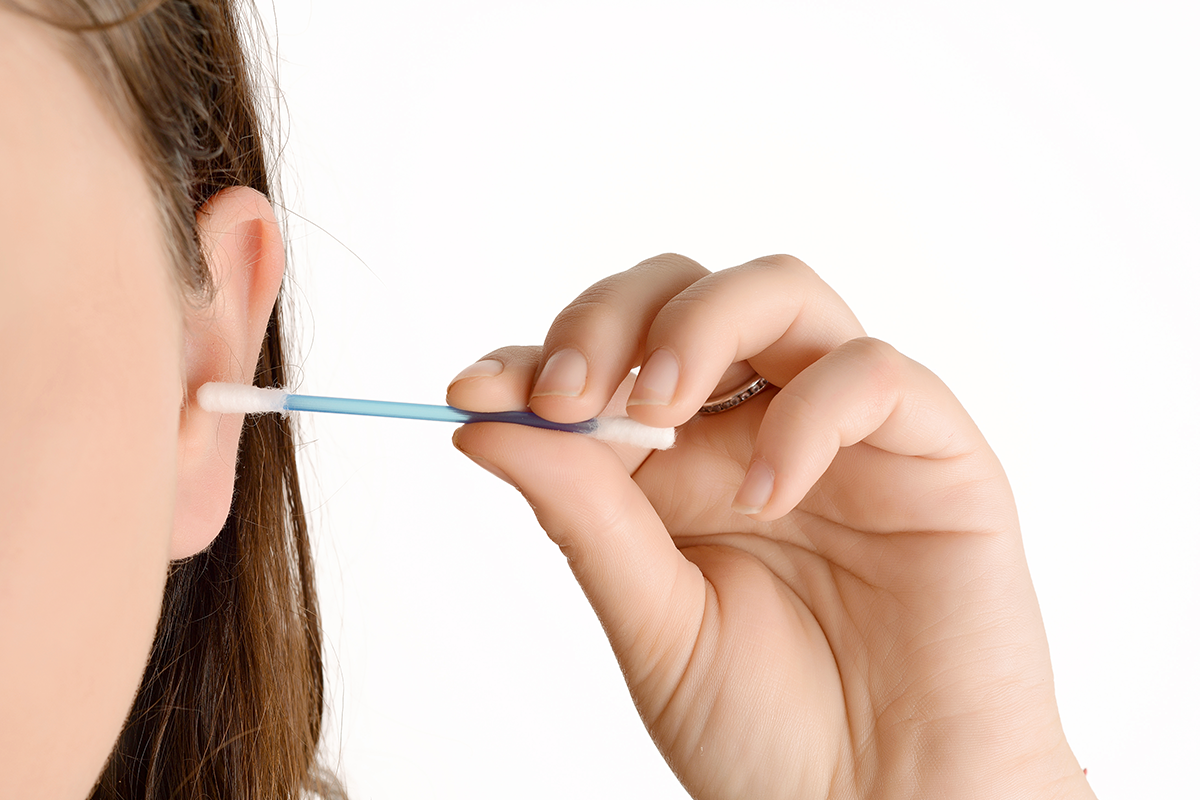 過多的耳垢可能導致聽力不良或不適，最常見的是出現搔癢感。圖／ingimage