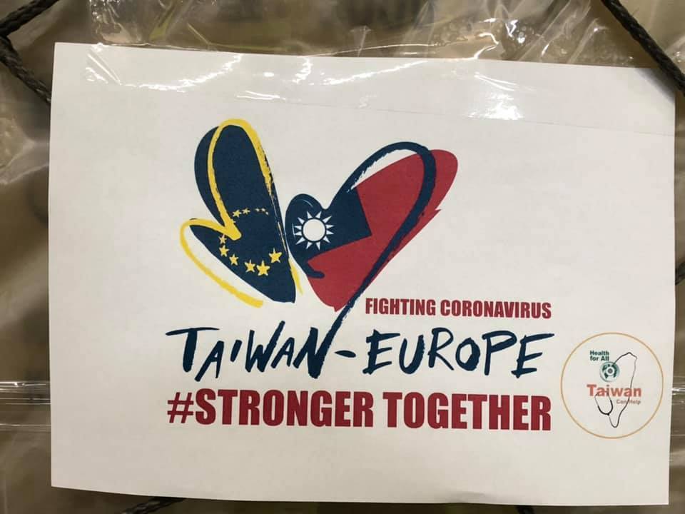 台灣送往法蘭克福機場的口罩包裝紙箱標誌。