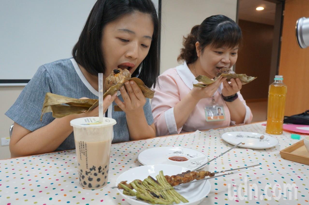 端午節不能免俗吃粽應景。本報資料照片
