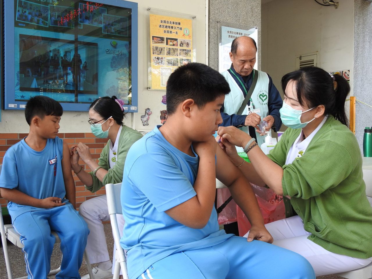 台灣衛福部建議國人每年都要接種流感疫苗，因為每年流行的病毒株都會變異，且接種4至6個月後保護效果可能下降。近期埃默里疫苗中心研究季節性流感疫苗保護力隨著時間下降的原因後發現，其關鍵在於新生成的漿細胞無法在骨隨中找到「定居」之處。圖／本報資料照片