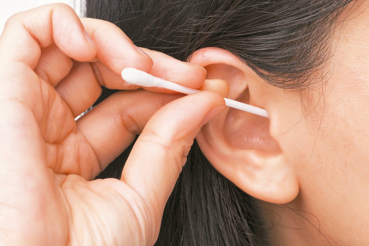 亂挖耳朵最怕耳膜受傷，一旦耳膜出現嚴重破洞，只能移植耳膜才能回復聽力。圖／123RF