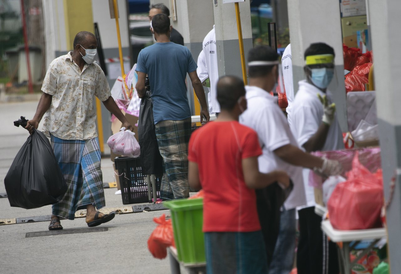 新冠肺炎衝擊全球，新加坡染疫人數破5萬，大多數是住在宿舍的移工。