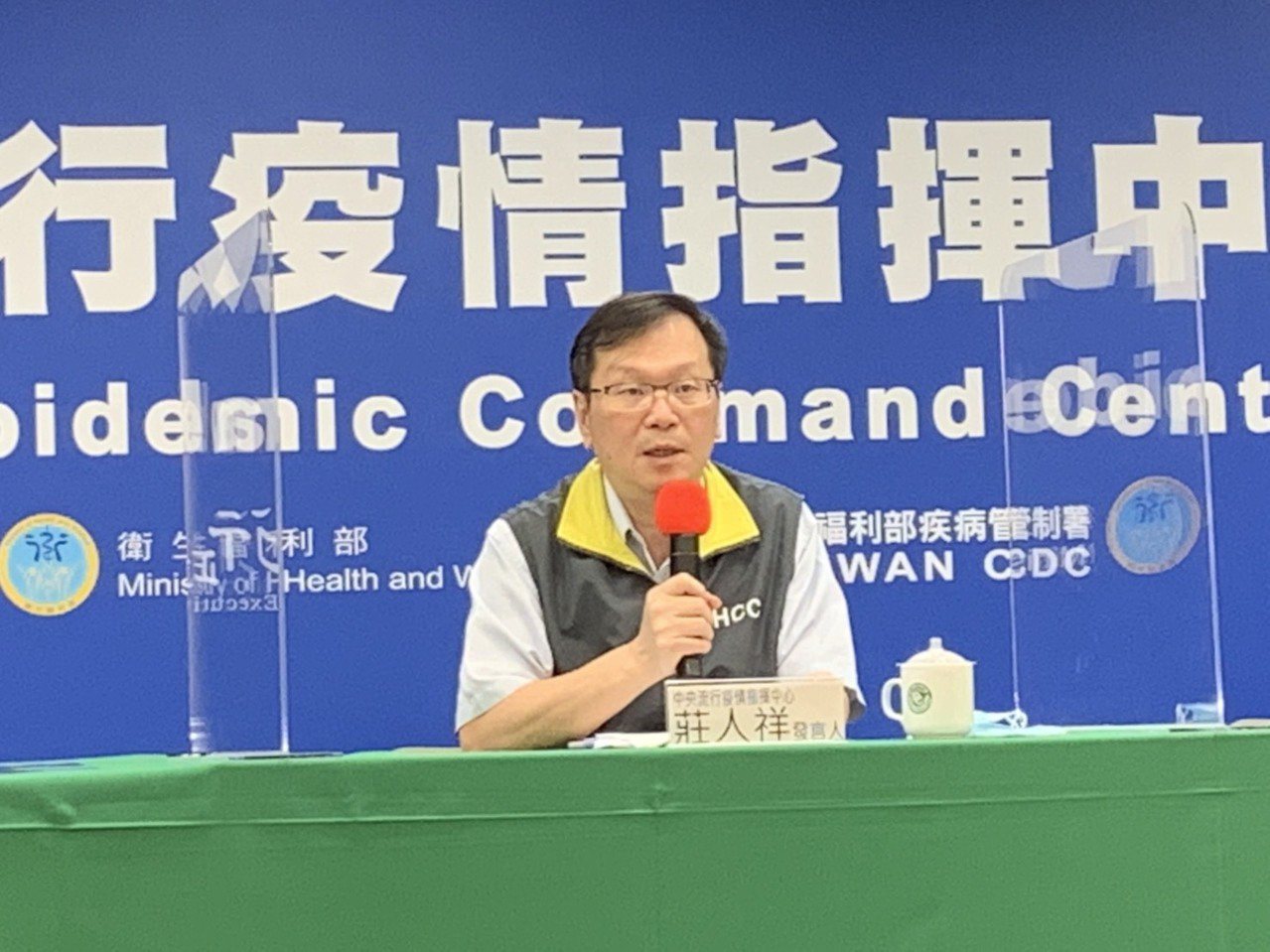 莊人祥表示，簽約過程沒有感覺受到中國影響；外界關心簽約的名稱是否能用台灣，莊僅說，至少不會有不該出現的名字出現。記者陳雨鑫／攝影