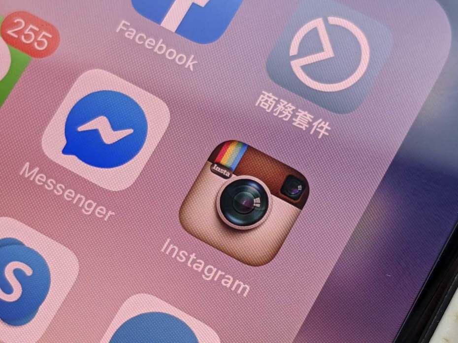Instagram慶祝誕生10周年，悄悄推出換回舊icon的驚喜彩蛋功能。記者黃筱晴／攝影