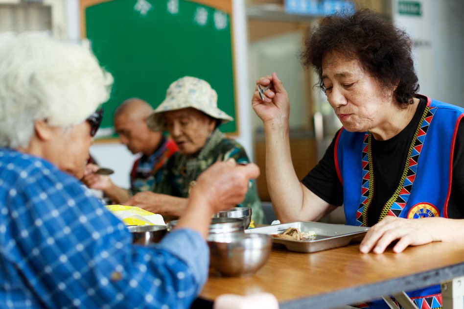 阿里山達邦部落明年將設置暖暖老人食堂，讓長輩透過吃飯，增加社會互動。 圖／陳軍杉攝影