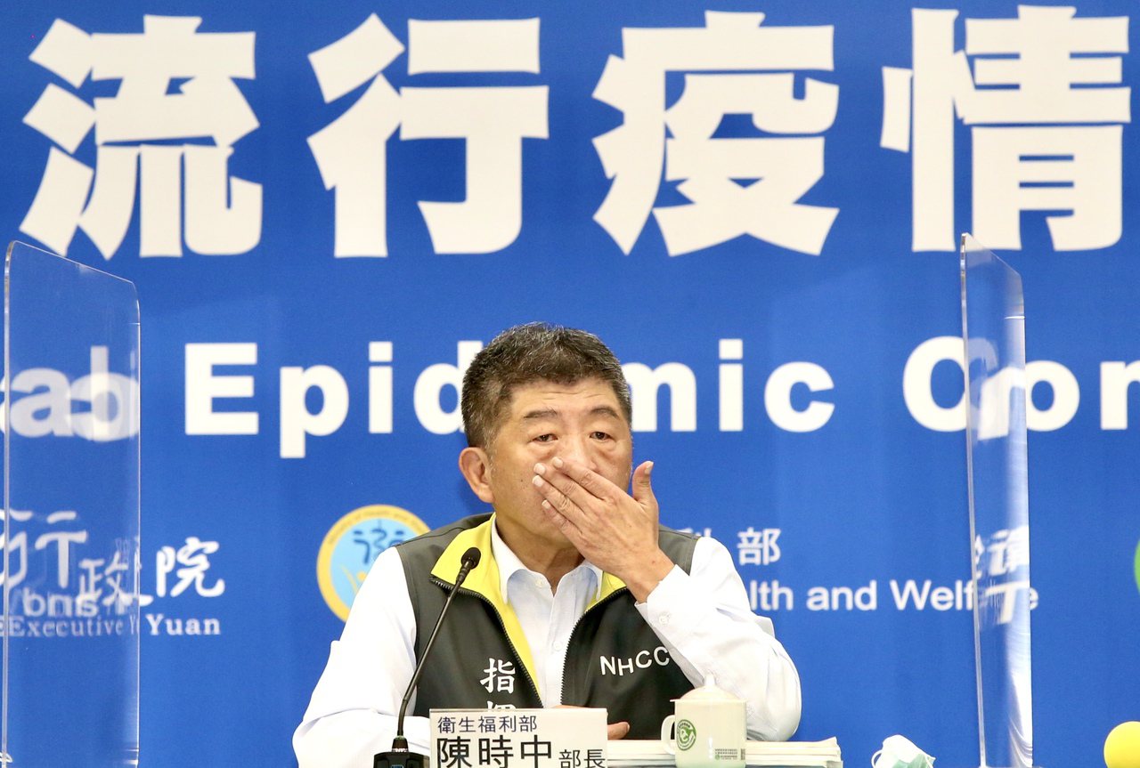 50至64歲緩打流感疫苗惹民怨，衛福部長陳時中親上火線道歉滅火。