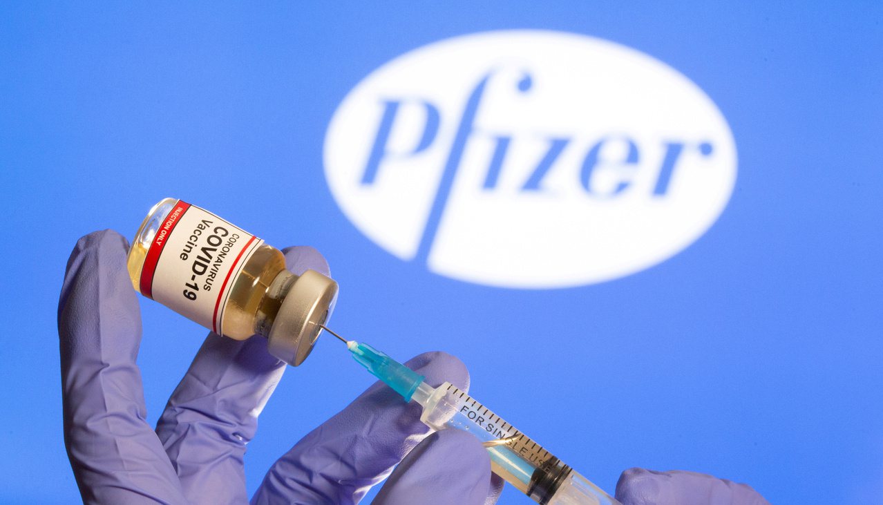 輝瑞（Pfizer）藥廠與德國生技公司BioNTech合作研發的新冠疫苗，初步試驗結果傳出好消息。  路透