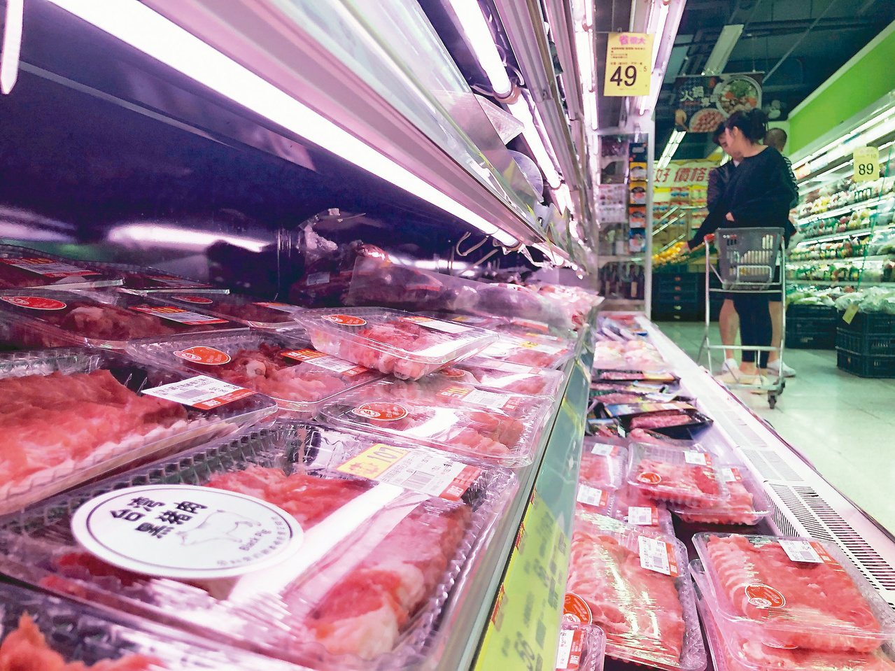 衛福部長陳時中昨天說，因應民眾需求，他相信台灣市場最後將走向自主標示。圖為超市豬肉陳列販售。記者林伯東／攝影