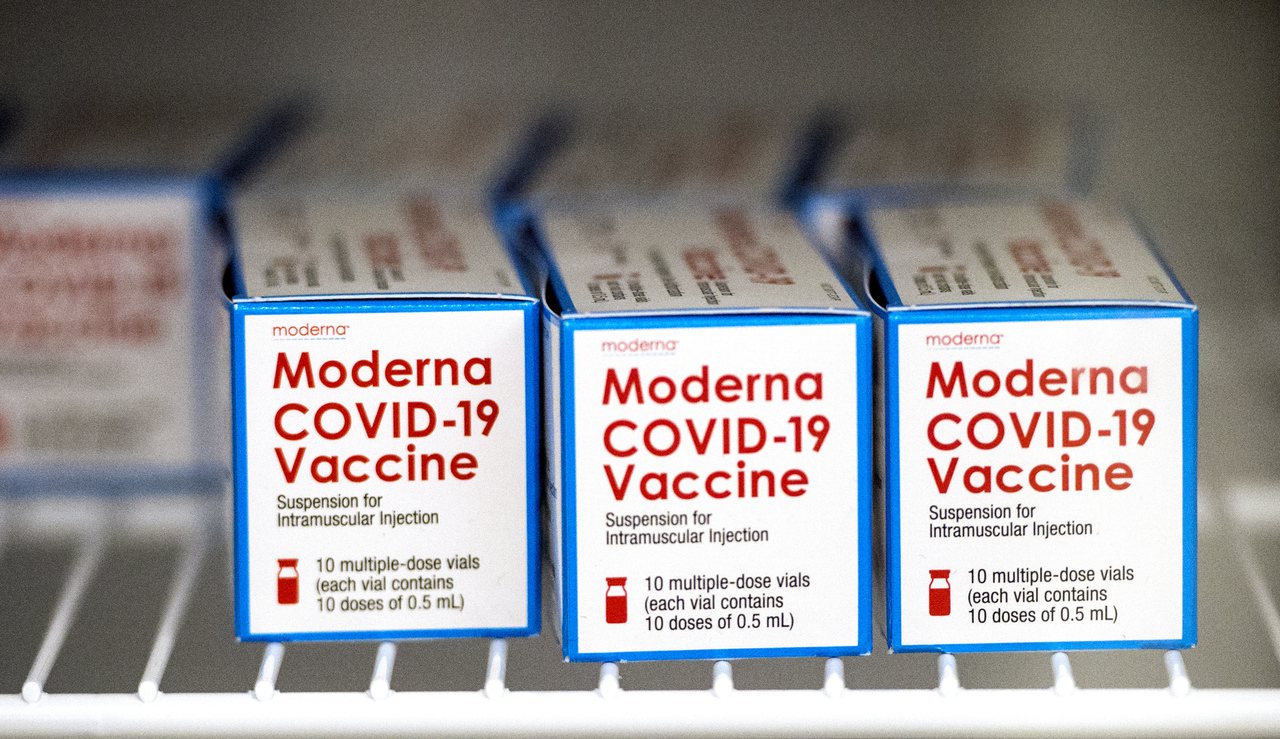 美國密爾瓦基一座醫療中心近日發生「蓄意破壞疫苗」事件，一名員工從冰箱中取出疫苗，隨後就任其處在室溫中，導致57瓶、共計500劑的莫德納疫苗報廢。美聯社