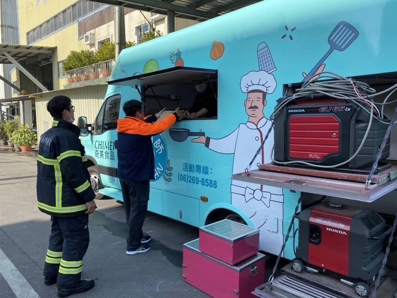 台南警消11小時馬拉松滅火愛心餐車進駐暖心又暖胃 社會萬象 社會 聯合新聞網