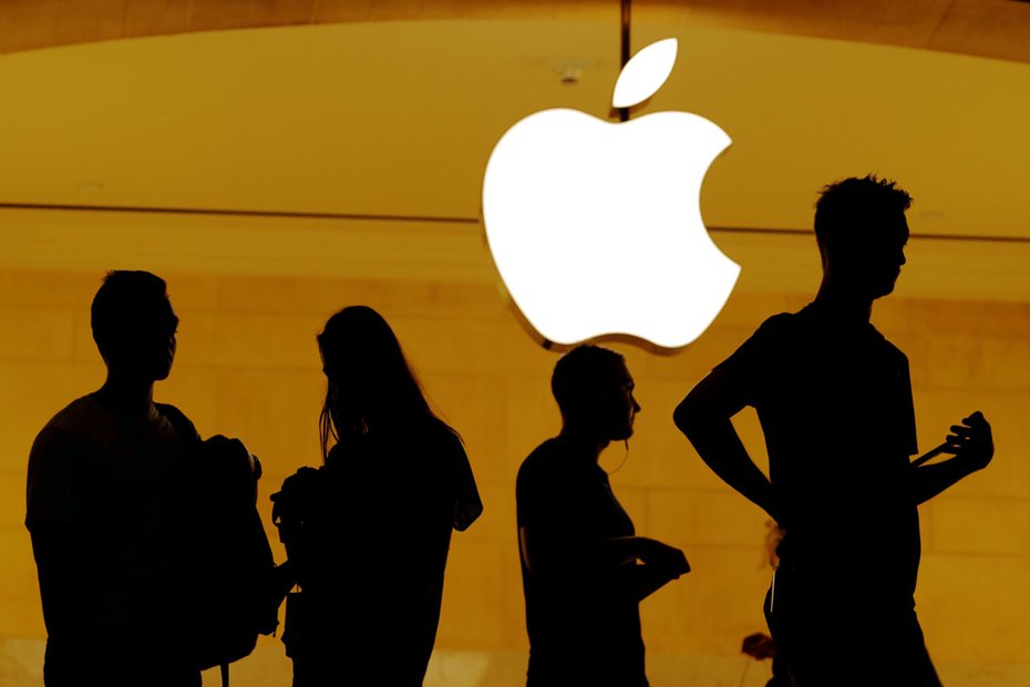 蘋果今年春季將更新iPhone的隱私政策，勢必衝擊規模達2400億美元的行動廣告市場。路透