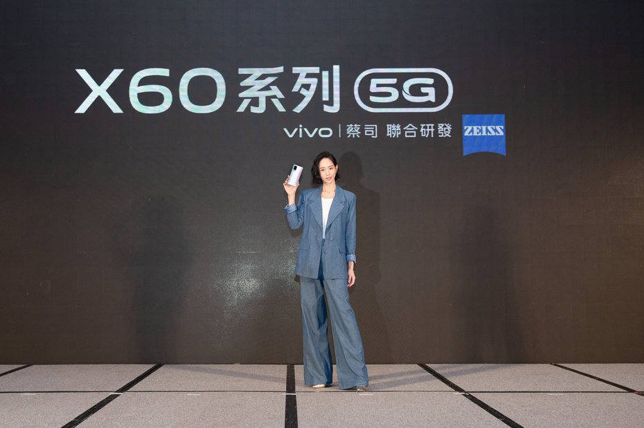 vivo品牌代言人張鈞甯為vivo X60系列發表站台。圖／vivo提供