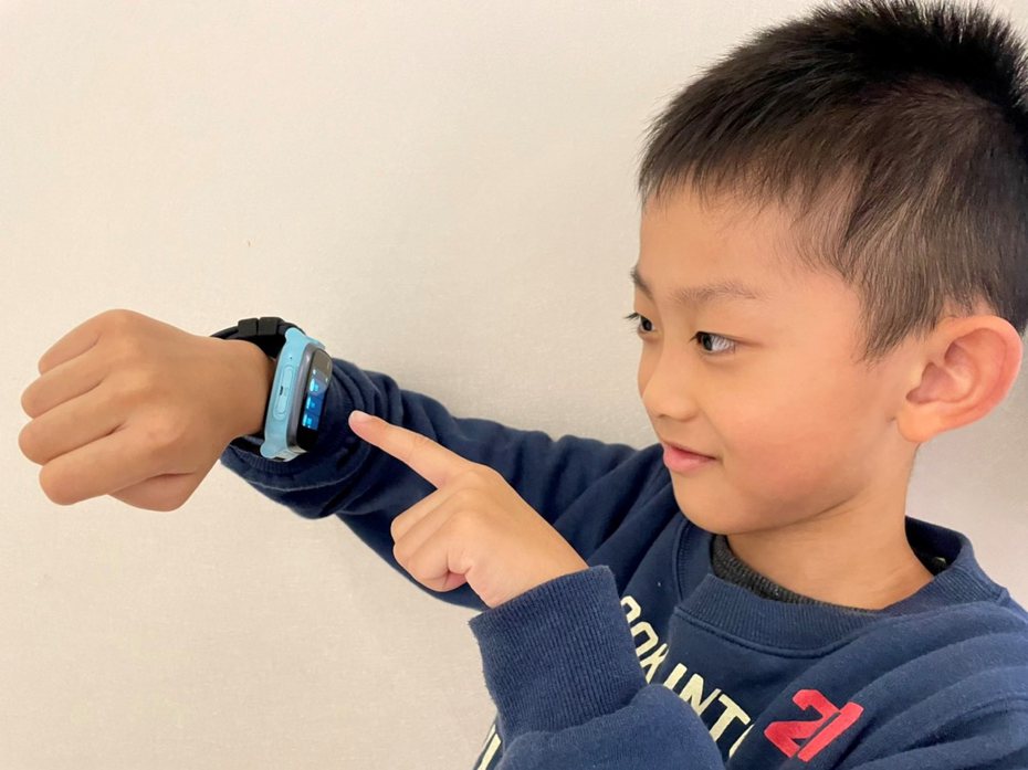 遠傳電信推出「兒童定位手表方案」，360兒童手表E2台灣版專案價0元起。圖／遠傳電信提供
