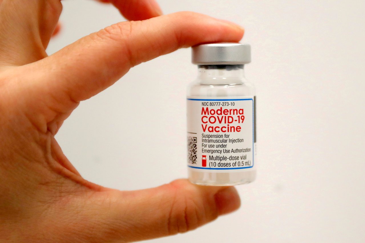 莫德納表示，擬生產劑量減半的新冠肺炎疫苗。路透社
