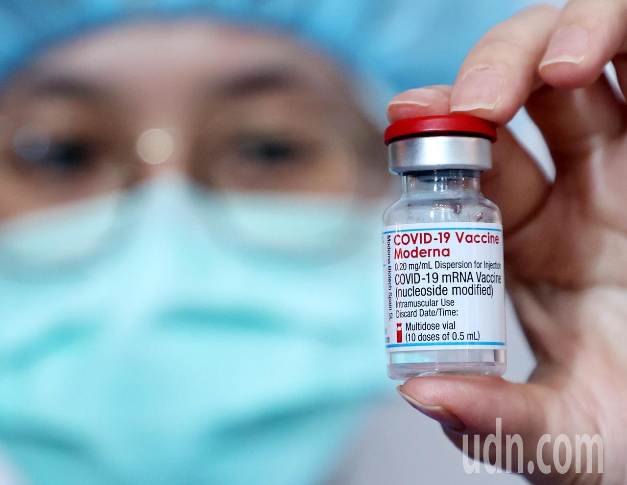 莫德納疫苗今起開放全國新冠肺炎專責醫院醫護人員接種。記者侯永全／攝影