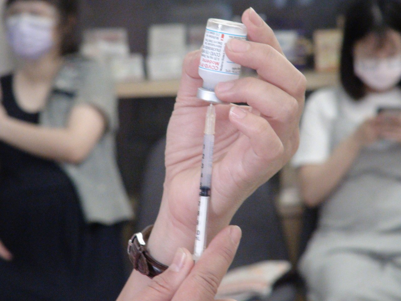 中央撥配台中6萬2300劑莫德納疫苗，今天優先開放孕婦接種。記者余采瀅／攝影