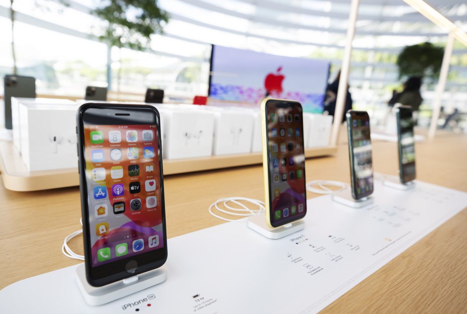 知情人士透露，蘋果明年發布的所有iPhone手機都將支援5G。歐新社