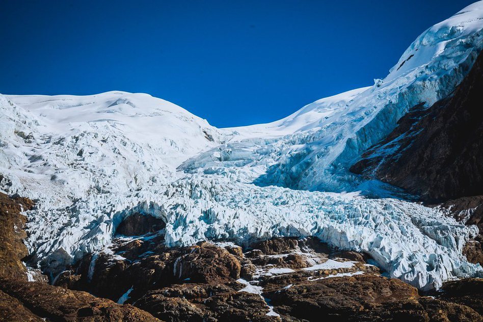 科學家在青藏高原冰川，發現1萬5000年前病毒。圖為西藏卡洛拉冰川。
 圖／Pixabay