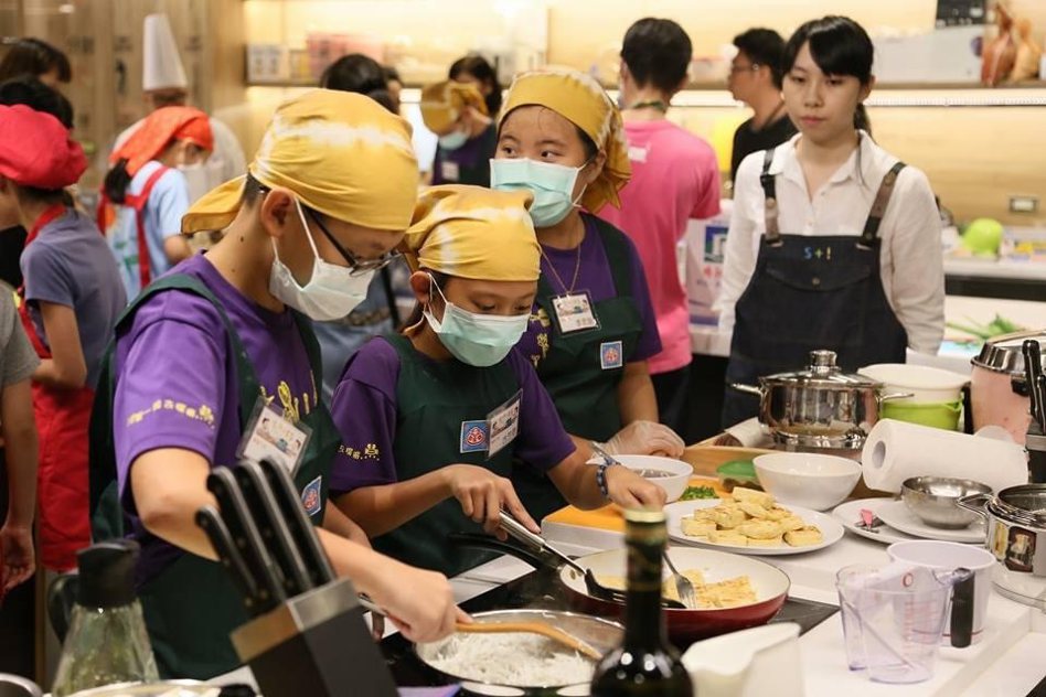跟上日本腳步，台灣開始倡導食育觀念，「不浪費」在孩童心中逐步實踐。 圖／台灣食育協會提供