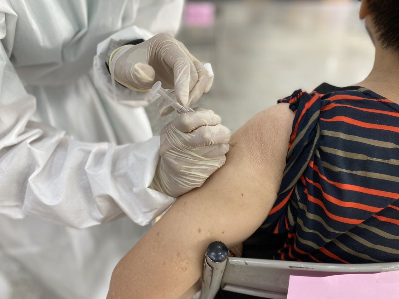 高端施打在即，然而國內也有一批85歲長者已施打過第一劑疫苗滿十週，準備施打第二劑疫苗。
