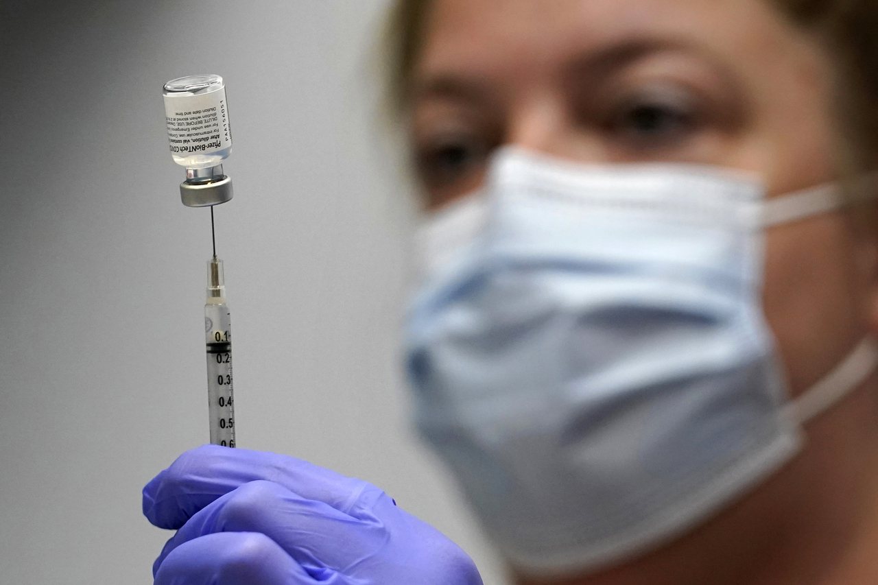 完全接種疫苗者的突破性感染病例正在增加。（美聯社）