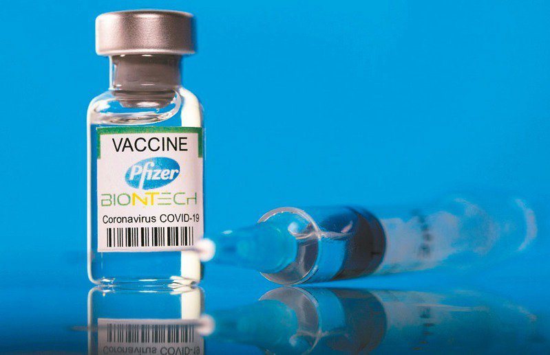 美國食藥署專家小組於9月17日駁回輝瑞BNT新冠疫苗「全美接種第三劑」的申請。路透