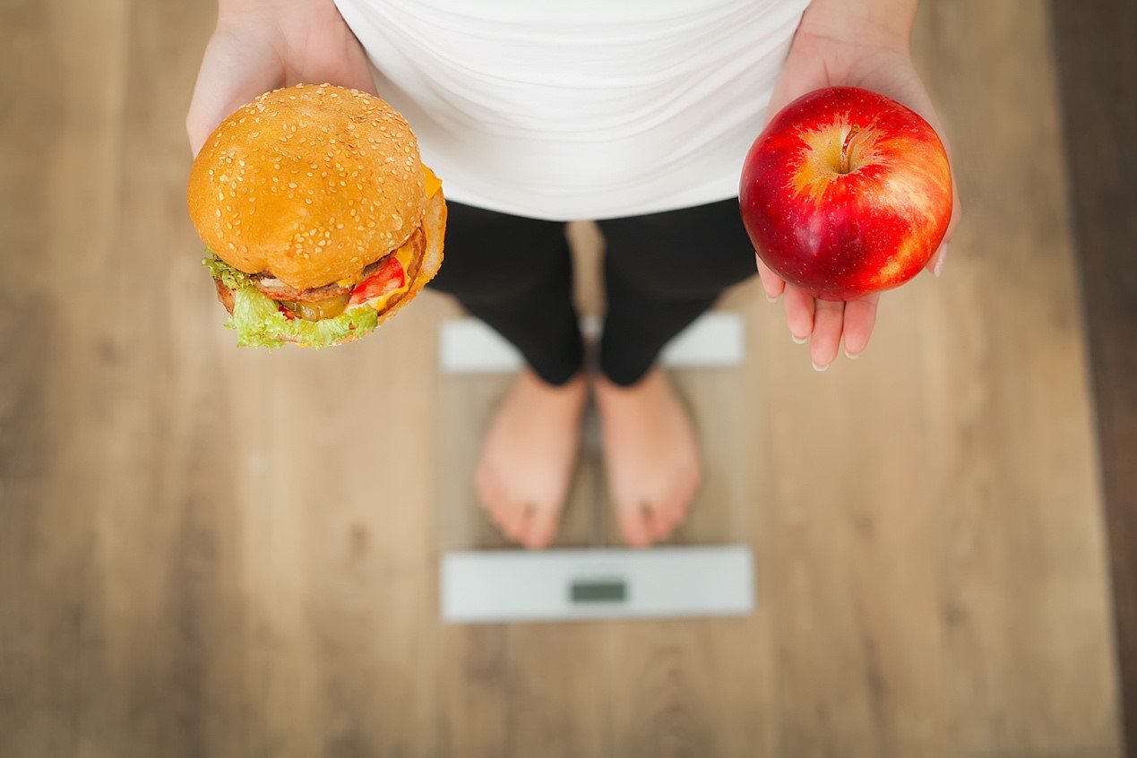 人體膽固醇及三酸甘油脂超出正常值，容易引發心血管疾病，專家建議從改善飲食習慣做起。