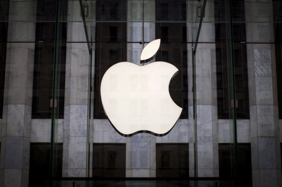 彭博資訊Power On時事通訊撰稿記者葛曼表示，蘋果的iPhone及其生態系統有轉變為終極財務管理工具的條件。路透