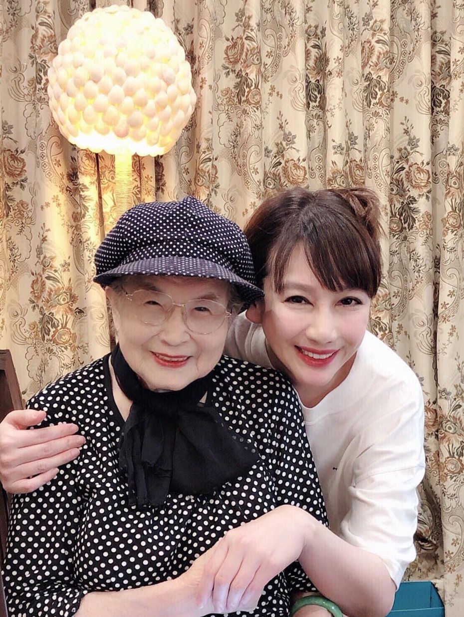陳子璇與高媽媽合照。圖／擷自臉書