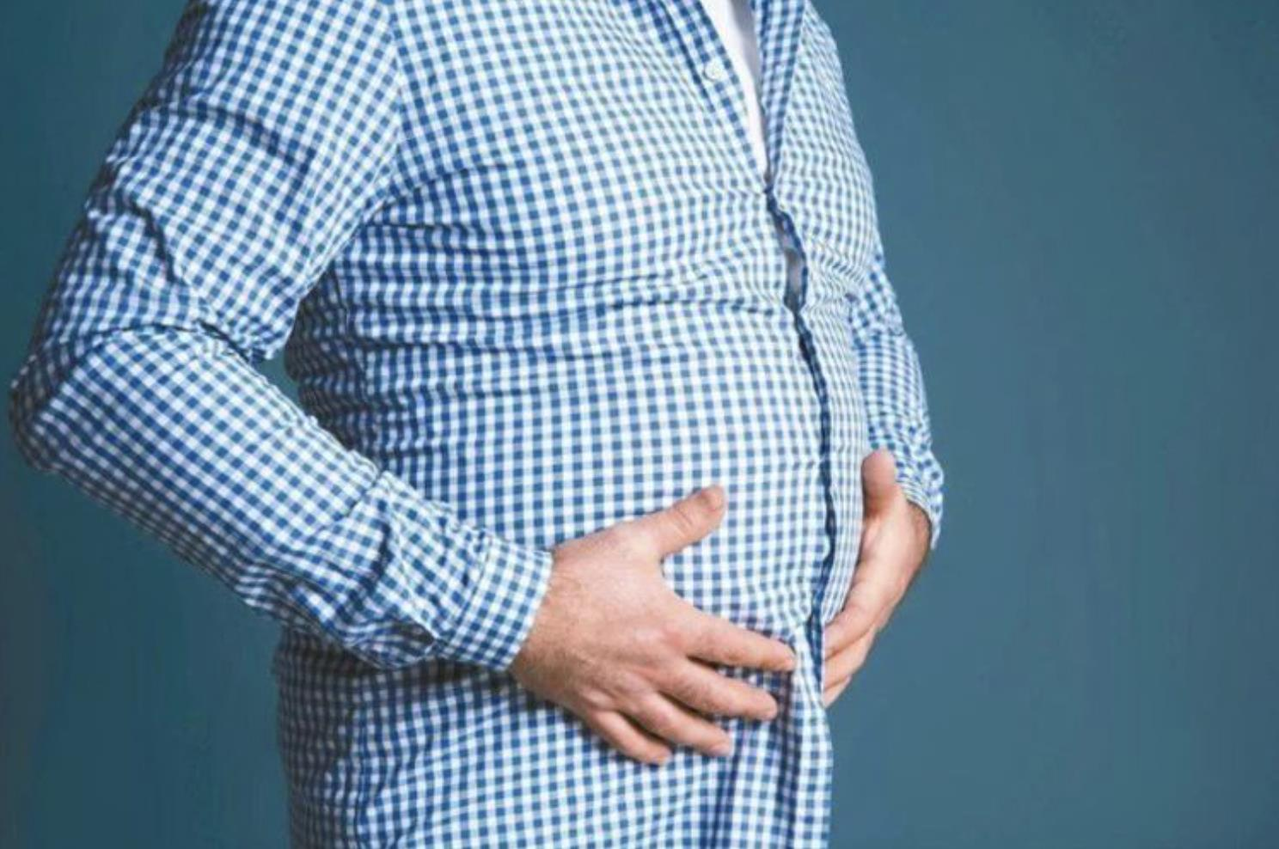 大肚腩注意！腹部脂肪堆積當心脂肪肝風險。圖／聯合報系資料照