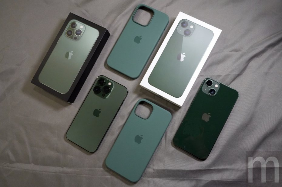 ▲換上松嶺青色的iPhone 13 Pro，以及換上綠色的iPhone 13
