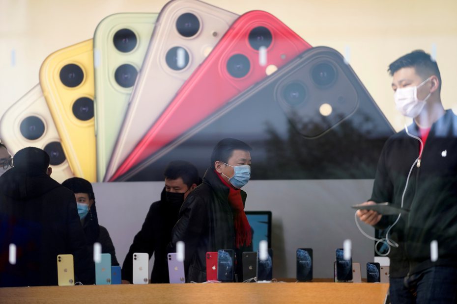 蘋果公司傳出考慮推出iPhone智慧手機「月租制」。路透