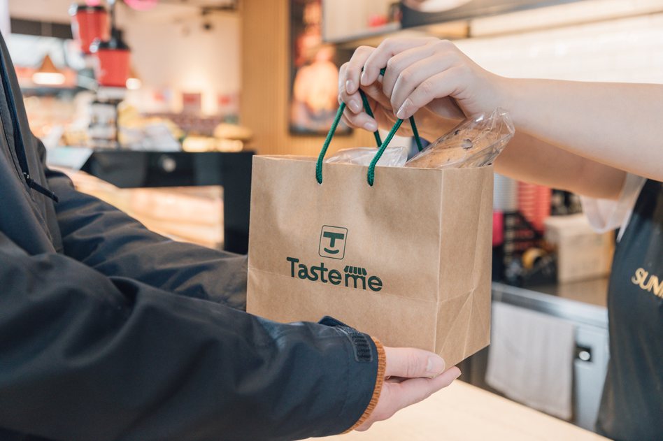 以惜食為理念的「Tasteme」平台，推動食物循環經濟，消費者可以透過APP即時取得閒置食物的資訊。 圖／Tasteme提供