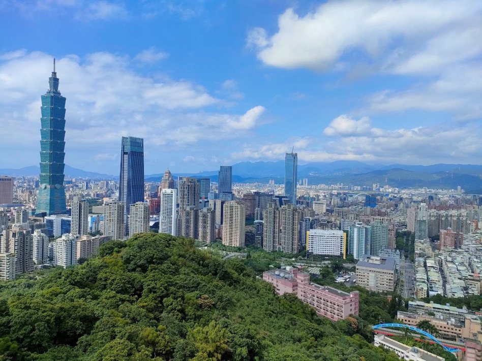 台北市商辦缺貨潮讓指標性辦公大樓租金頻頻出現創新高記錄，台北101從2020年至今，每坪租金已超過4,000元。圖／信義全球資產提供