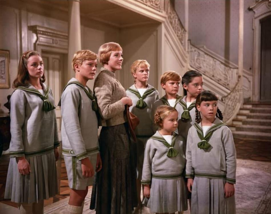 茱麗安德魯絲與童星們在「真善美」演出大受歡迎，票房狂賣。圖／摘自imdb