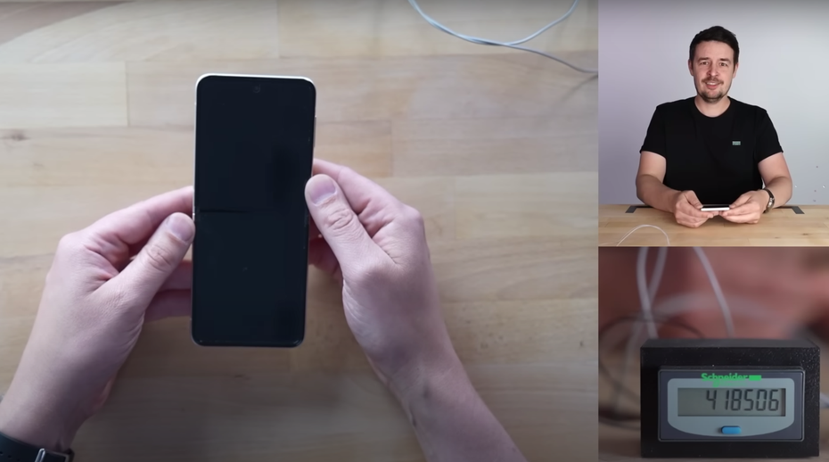 波蘭YouTuber Mrkeybrd實測三星摺疊手機耐用度。圖／取自YouTube