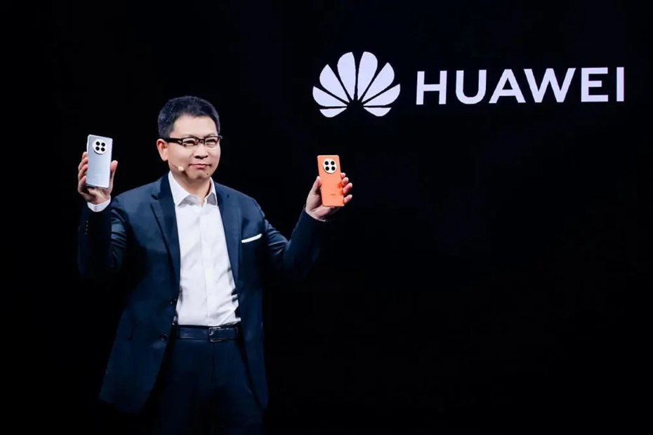 華為6日發布Mate 50系列手機，華為消費者業務CEO余承東表示，華為Mate50系列支持北斗衛星消息硬體能力，是業界首款支持北斗衛星消息的大眾智慧手機。（取自騰訊科技）