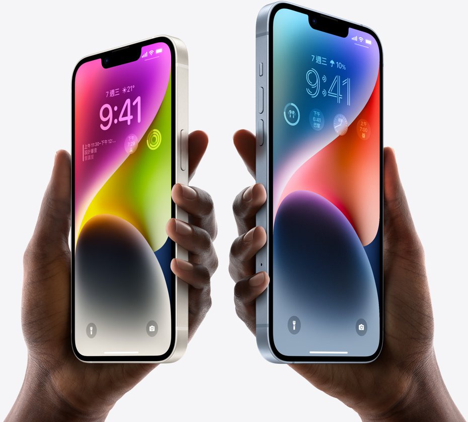 6.1吋iPhone 14（左）與6.7吋iPhone 14 Plus。（翻攝自蘋果官網）