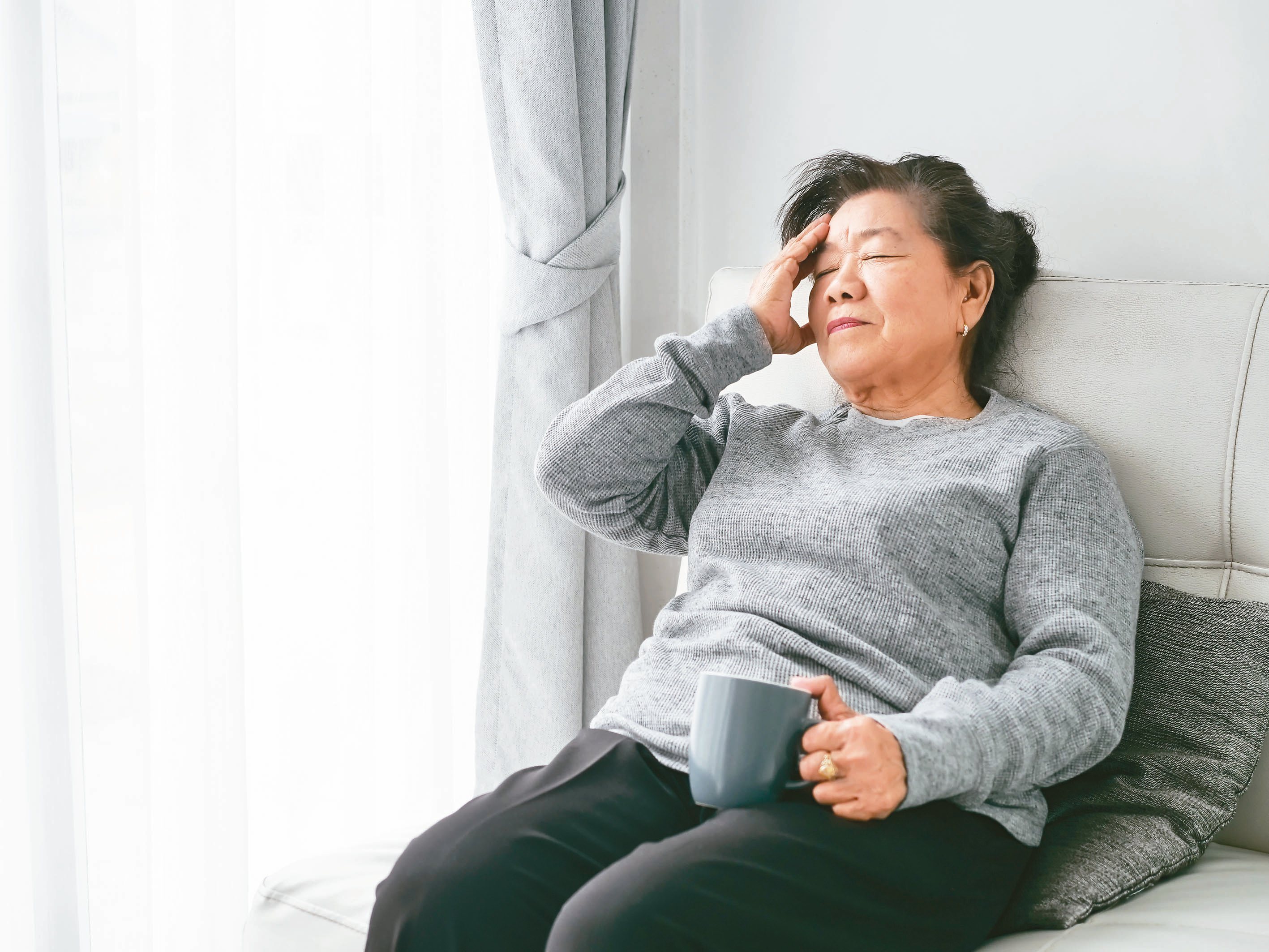 照顧者不要一直提醒長輩身體會退化，應維持愉快氛圍。圖／123RF
