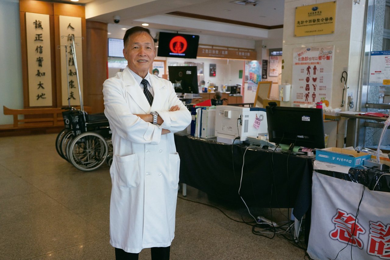 胡勝川醫師致力推動急診醫學逾30年，是台灣急診醫學之父。記者王燕華／攝影