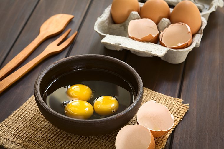 ▲根據董氏基金會調查，36%的人常吃半熟蛋、1%的人會吃生蛋，且有近一伴的人在烹煮前，不會清洗雞蛋。（圖片來源／ingimage）