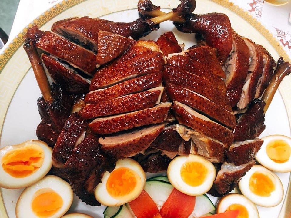 海光的烤鴨不輸給北京的果木烤鴨。 圖/陳鴻提供